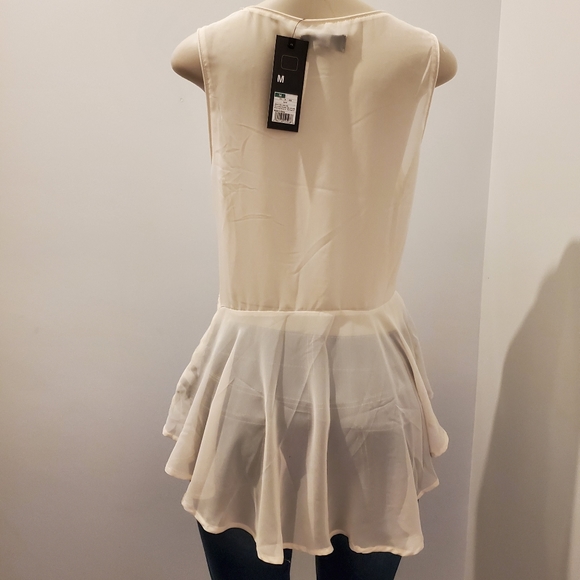 💰3/$20 - NWT high-low peplum top - Picture 3 of 3